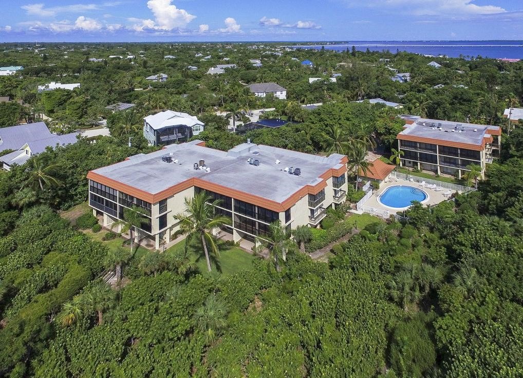 303 Periwinkle Way Sanibel, FL 33957 | MLS 1581698919986 Photo 1