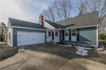 6758 Warrington Dr North Olmsted, OH 44070