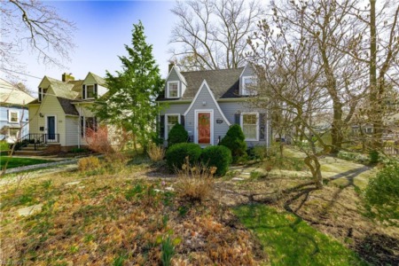 329 Bassett Rd Bay Village, OH 44140