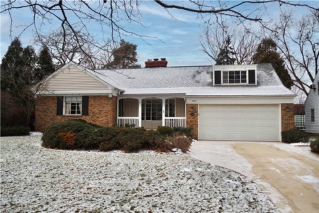 2826 Tonawanda Dr Rocky River, OH 44116