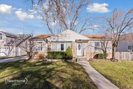 380 2nd St South Lyon, MI 48178