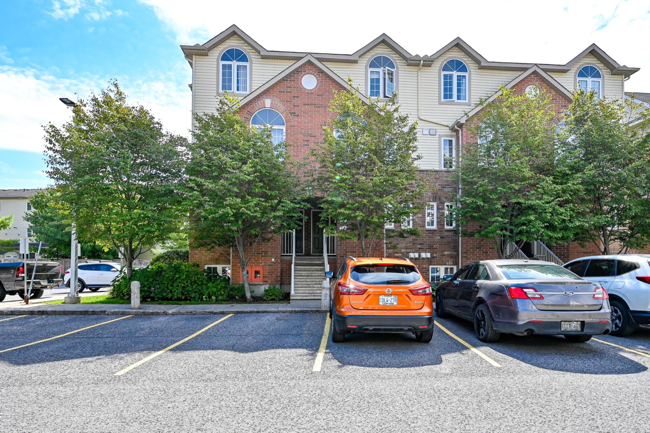 78 Steele Park Private Ottawa, ON K1J0J2