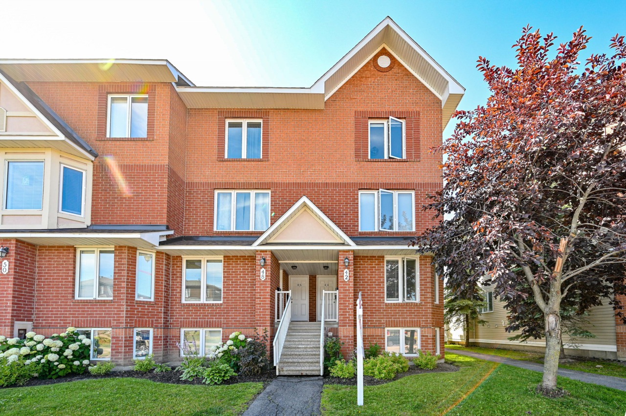 42 Lakepointe Drive Orleans, ON K4A5E3