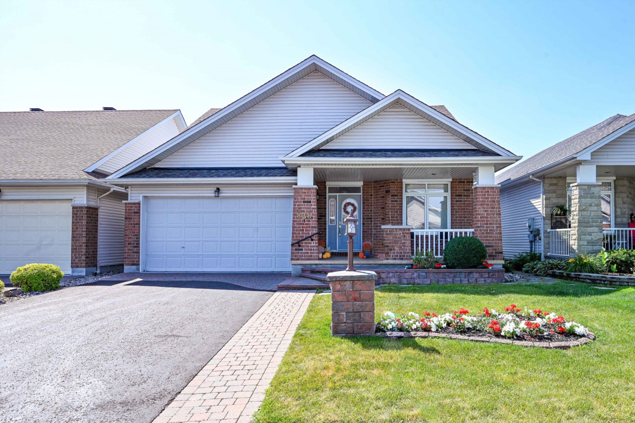 838 Yellowthroat Crescent Ottawa, ON K4A4M3