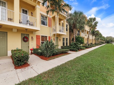 1235 Via De Fossi Boynton Beach, FL 33426