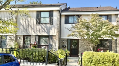 2779 Gananoque Drive #40 Mississauga, ON l5n 2e4