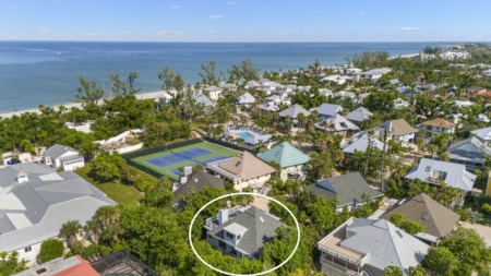 32 Urchin Court Sanibel, FL 33957