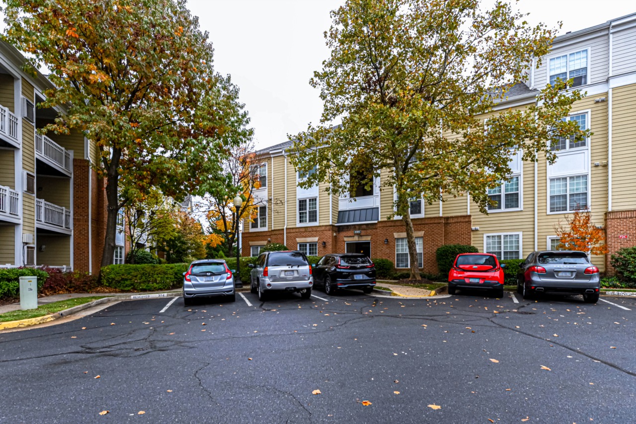 2101 Highcourt Ln #103 Herndon, VA 20170