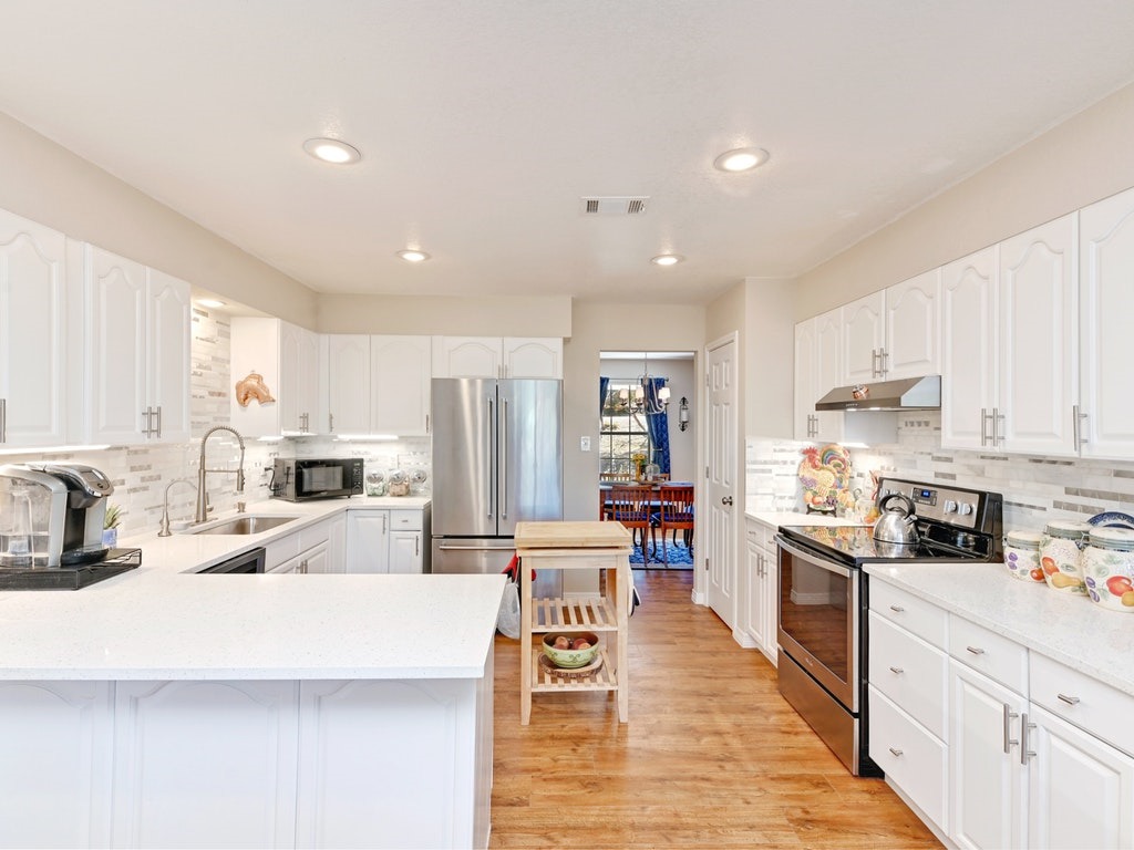 10927 W Cave BLVD, Dripping Springs, TX 78620 MLS 10927WCaveCRG West Cave Estate Sec 1 home