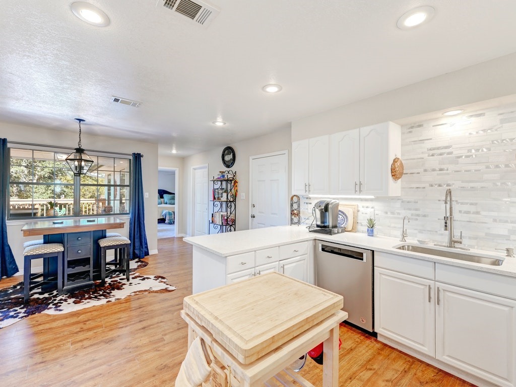 10927 W Cave BLVD, Dripping Springs, TX 78620 MLS 10927WCaveCRG West Cave Estate Sec 1 home