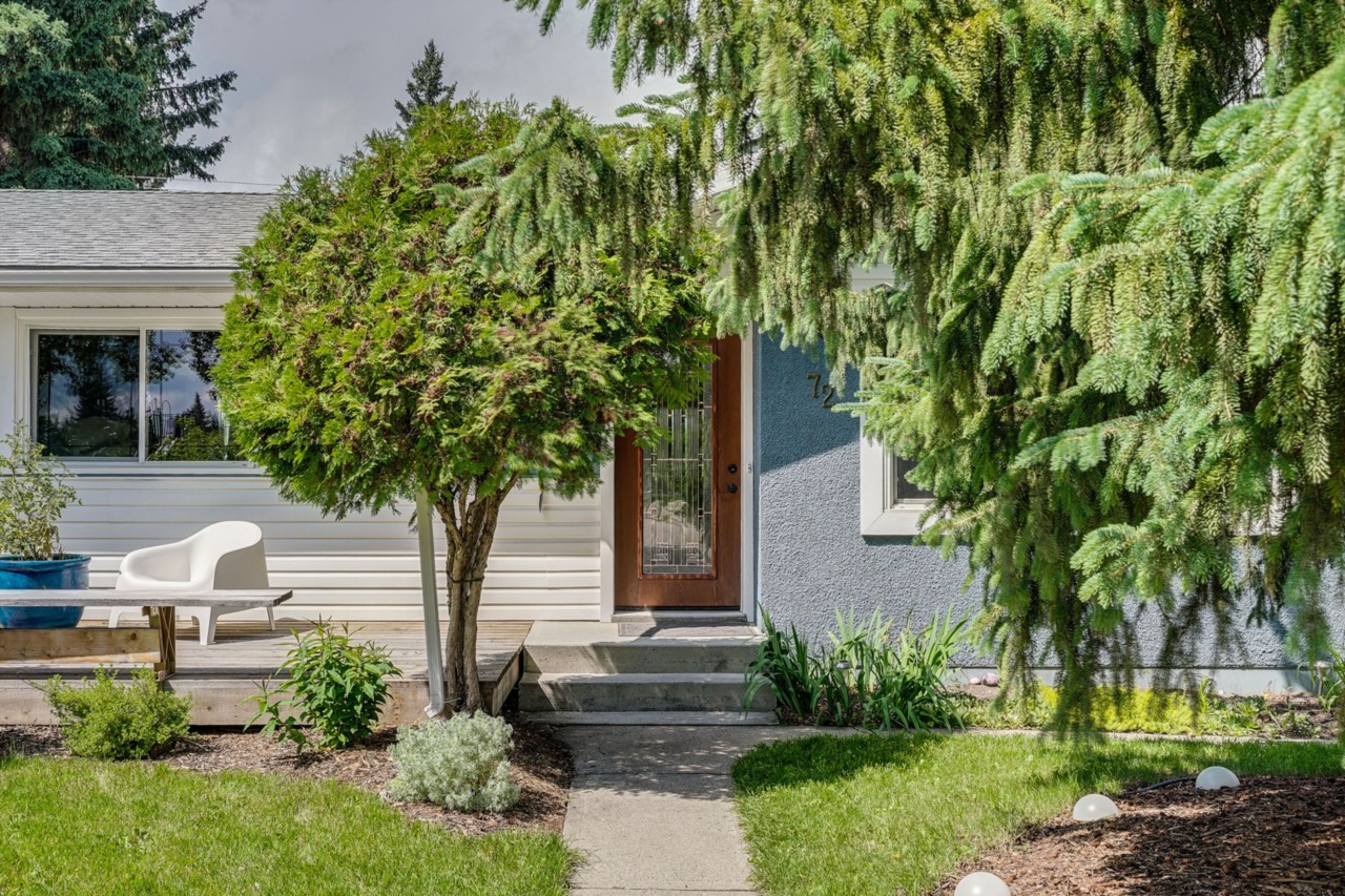 72 SW Haddock Road Calgary, AB T2V 3J8