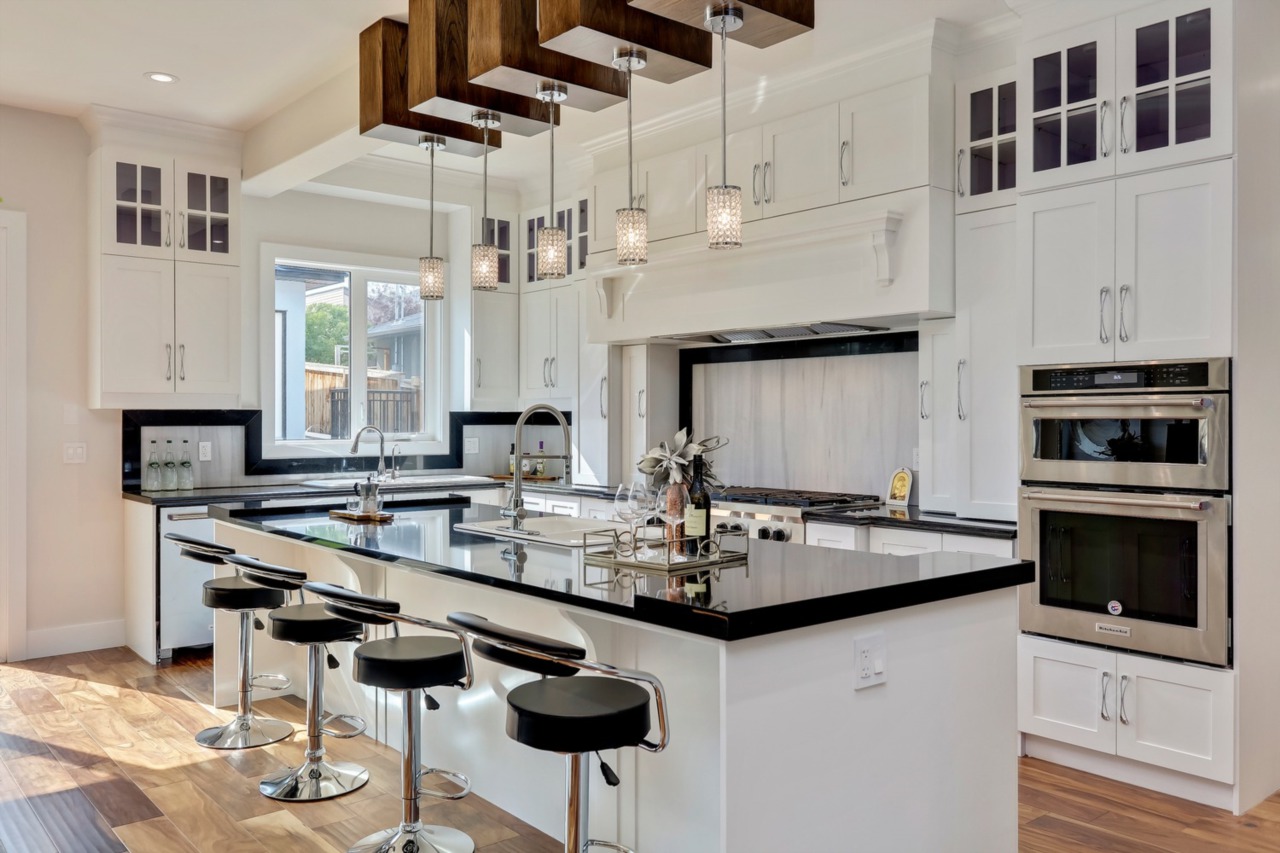 2221 24A ST SW Calgary, AB T3E 1V7