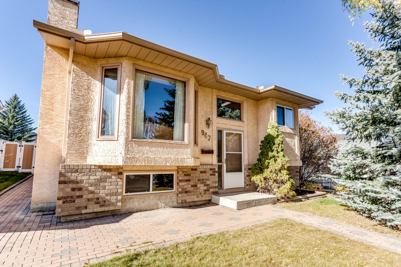 947 NE Harvest Hills Drive Calgary, AB T3K 4C2