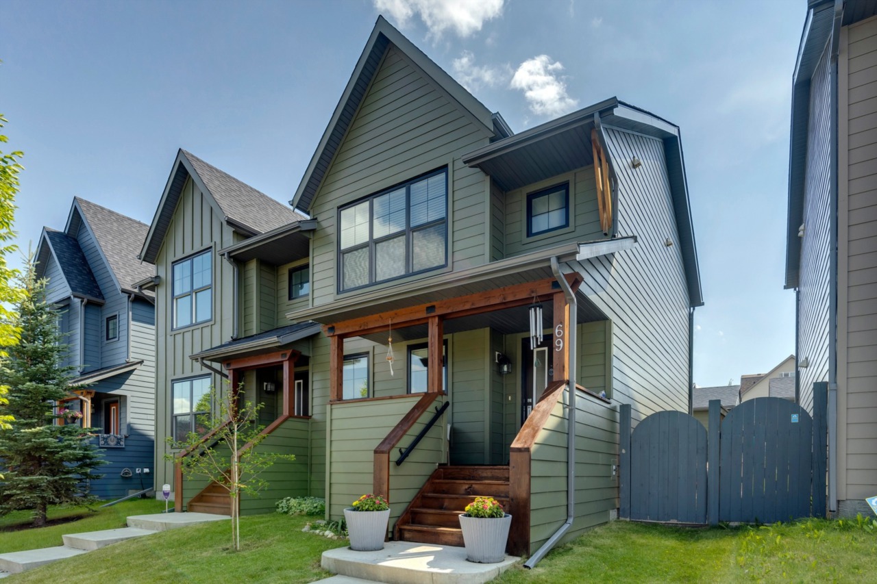 69 SE Walden Drive Calgary, AB T2X 0N3