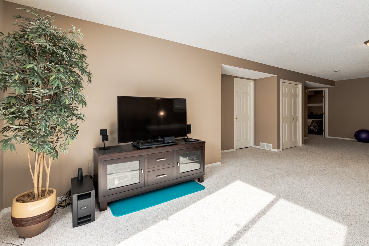 327 Shannon Square SWCalgary Real EstateShawnessy Homes for Sale1677358267005