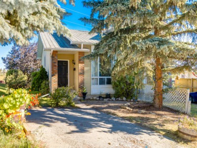 70 Stradwick Rise SW Calgary, AB T2E 1J7