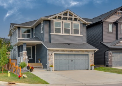 104 Cougar Ridge Close SW Calgary, AB T3H 0V4