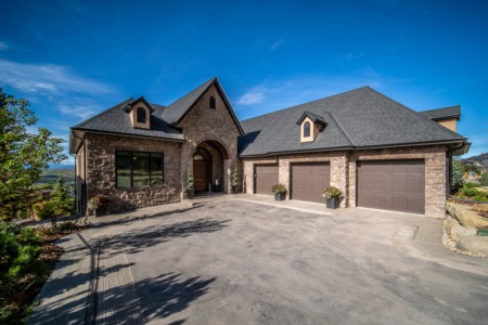 2854 SW 77 Street Calgary, AB T3H 5M1