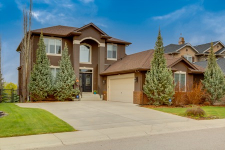 102 Springborough Green SW Calgary, AB T3H 5M5