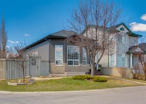 2 Martinvalley Court NE Calgary, AB T3J 4L9