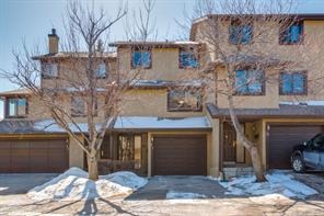 19 Glamis Gardens SW Calgary, AB T3E 6S4