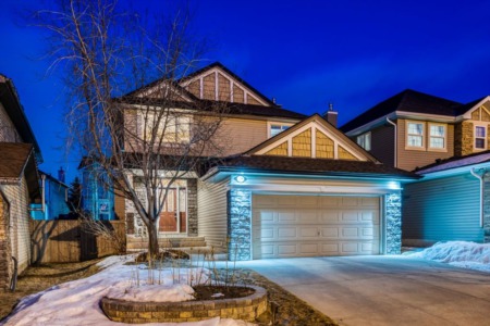 38 Cresthaven View SW Calgary, AB T3B 5Y2