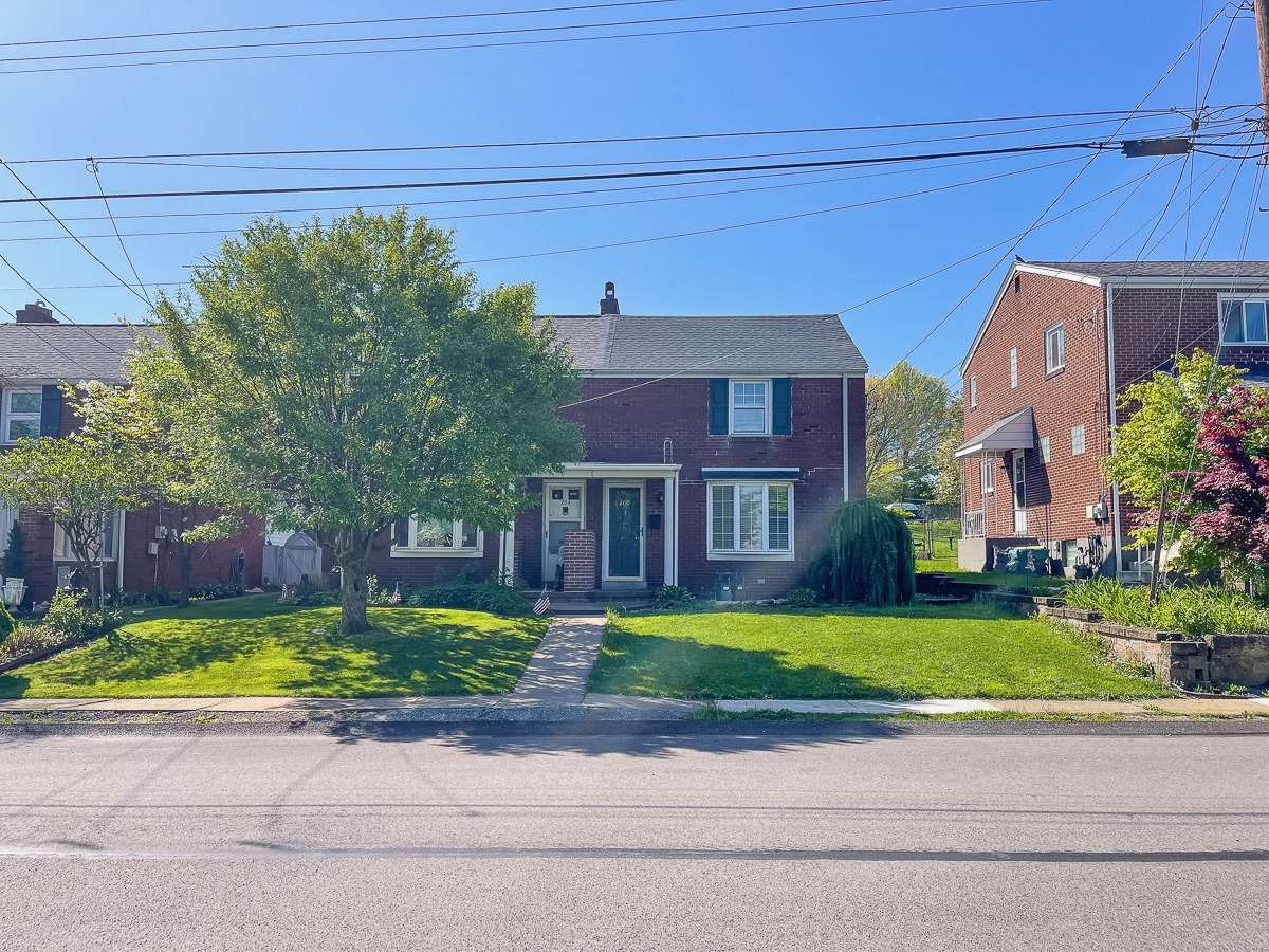 200 E Larkspur St, Homestead, PA 15120 Tarasa Hurley Realty