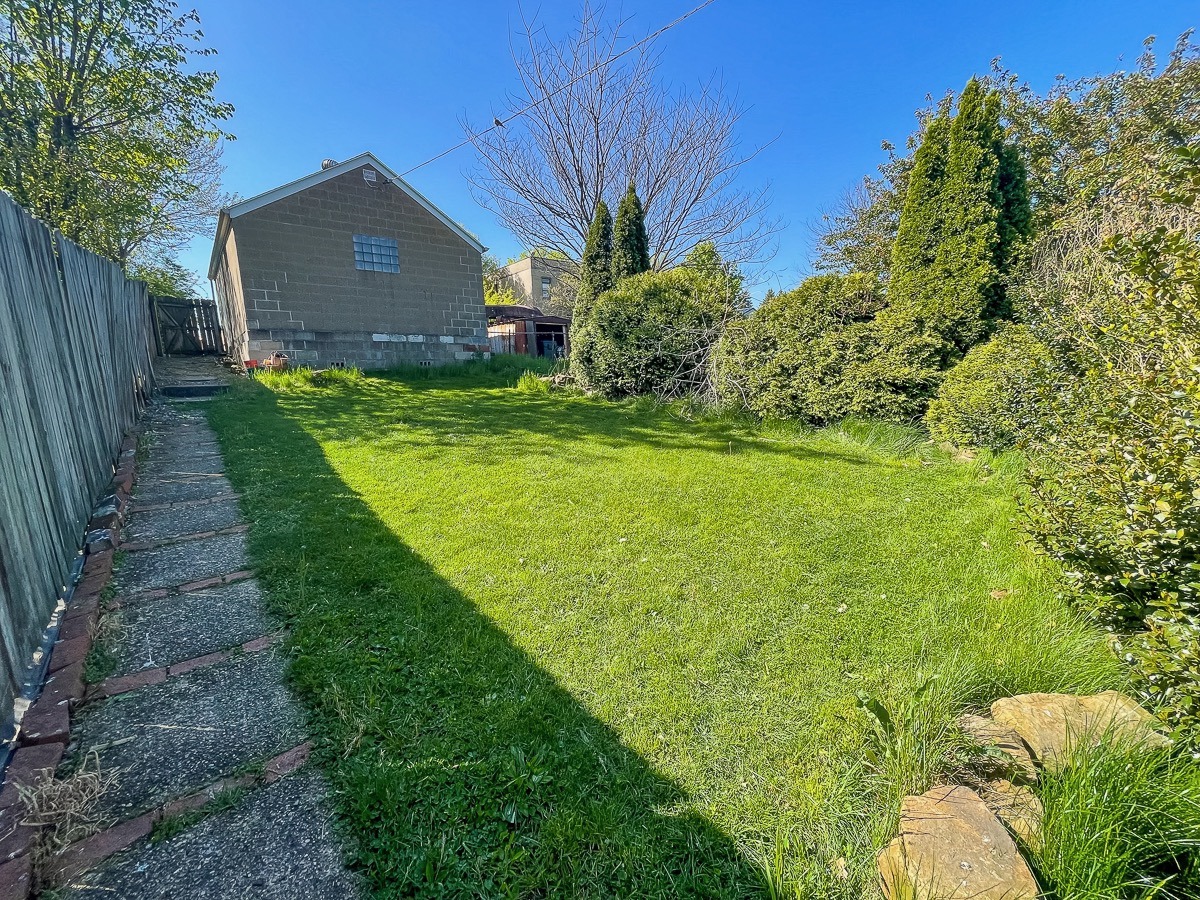 200 E Larkspur St, Homestead, PA 15120 Tarasa Hurley Realty