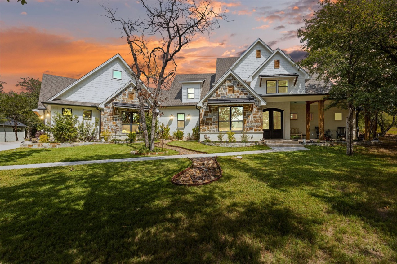 9008 Emma Court Granbury, TX 76049