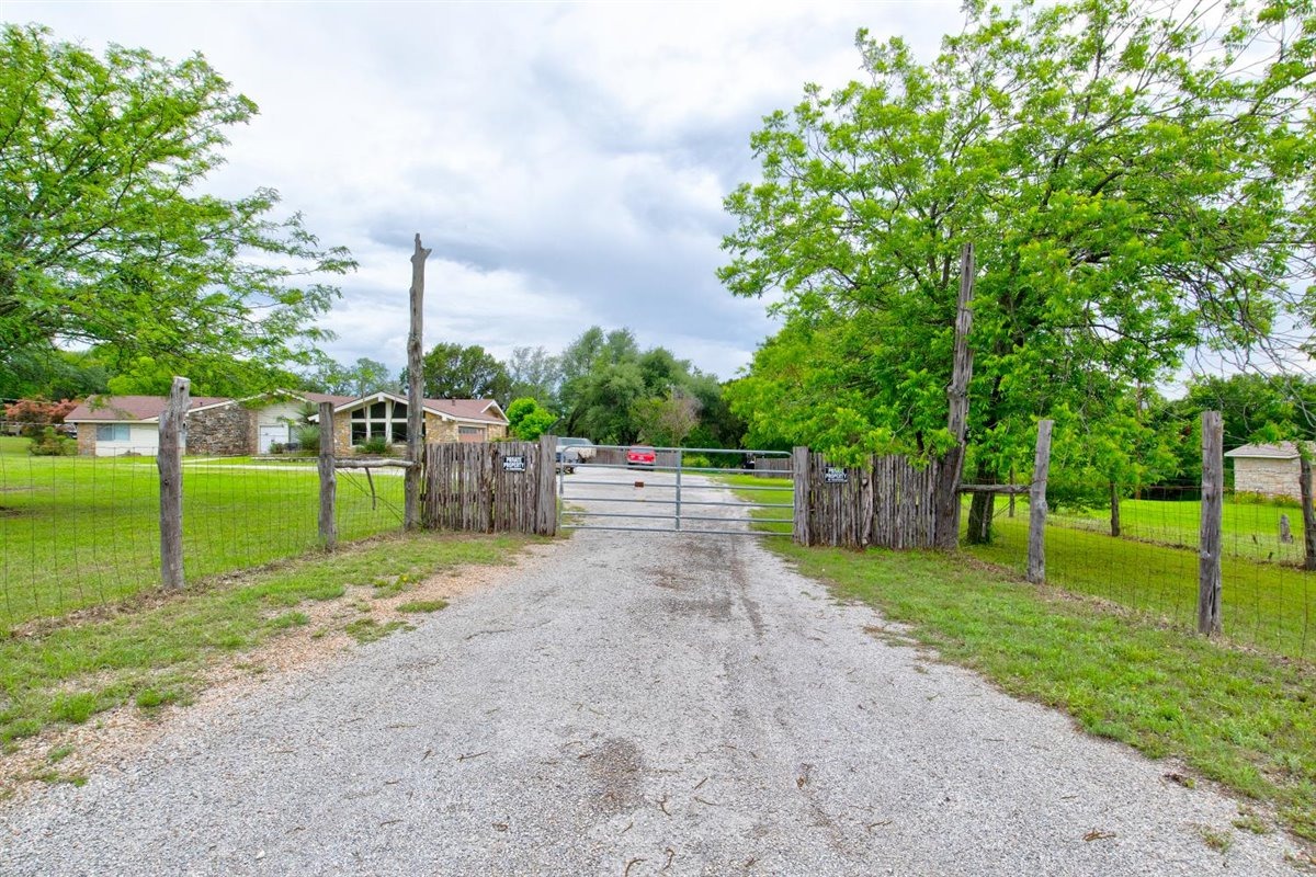 4304 Peak Road Granbury, TX 76048