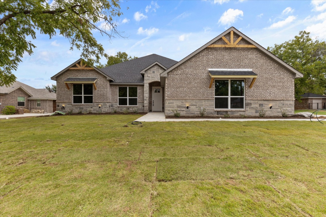 9003 Magnolia Vale Drive Granbury, TX 76049