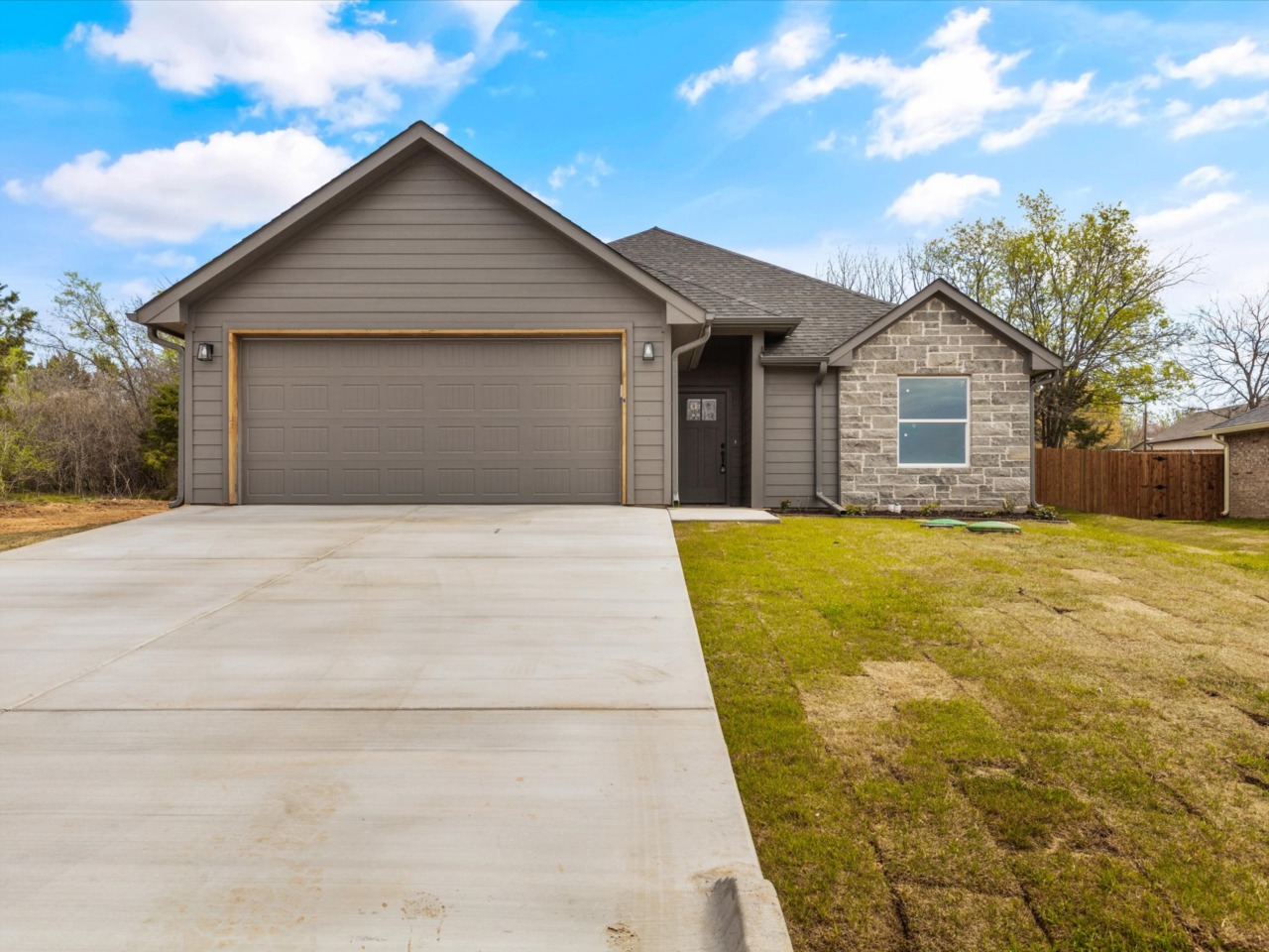 5410 Belaire Circle Granbury, TX 76048