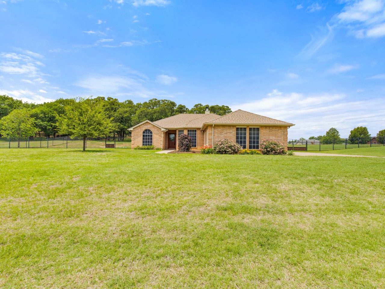 2900 Jakes Meadow Burleson, TX 76028