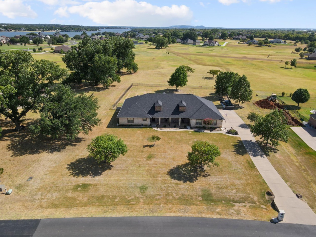 1205 E Scandinavian Court Granbury, TX 76048