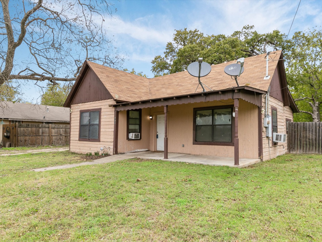 737 N Race Stephenville, TX 76401