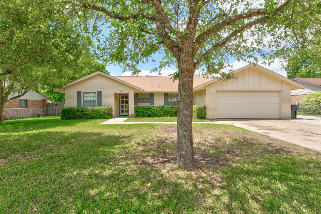 130 Lumpkin Drive Ennis, TX 75119