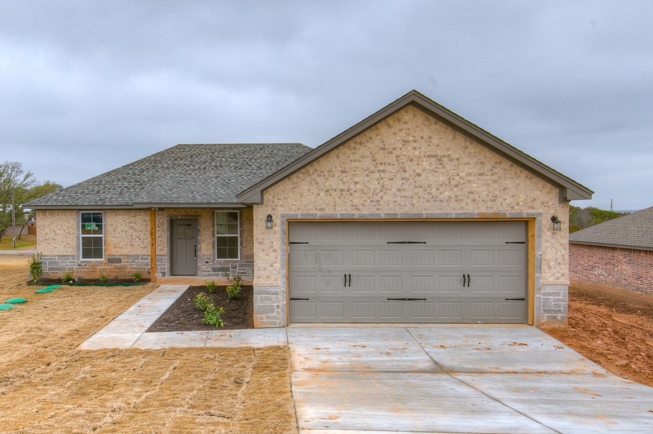 2118 Christine Drive Granbury, TX 76048