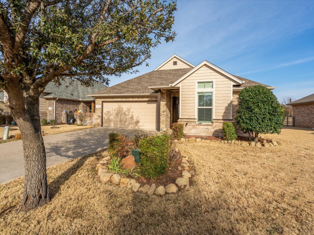 212 Captains Court Granbury, TX 76049