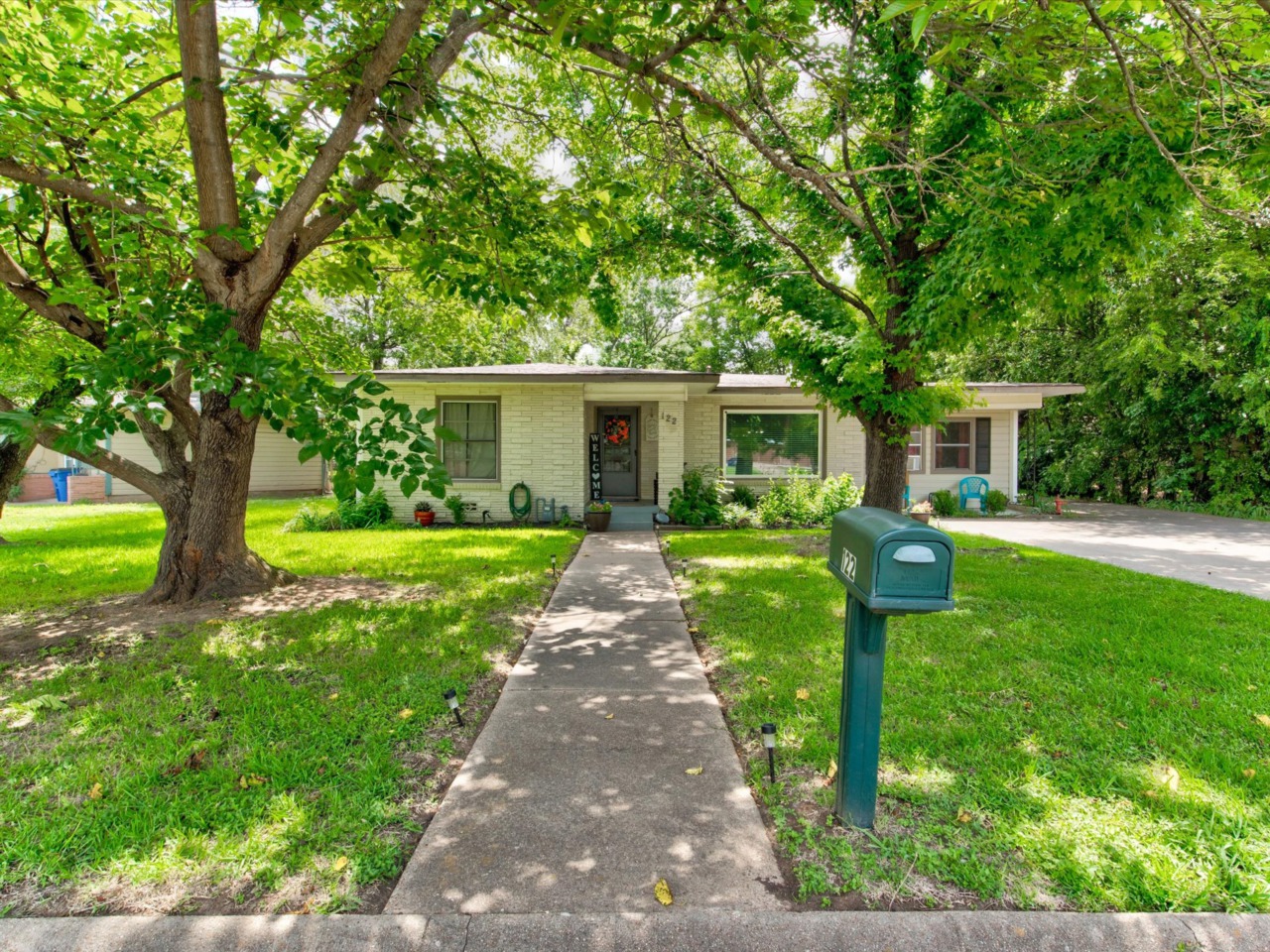 122 Kessler Drive Granbury, TX 76048