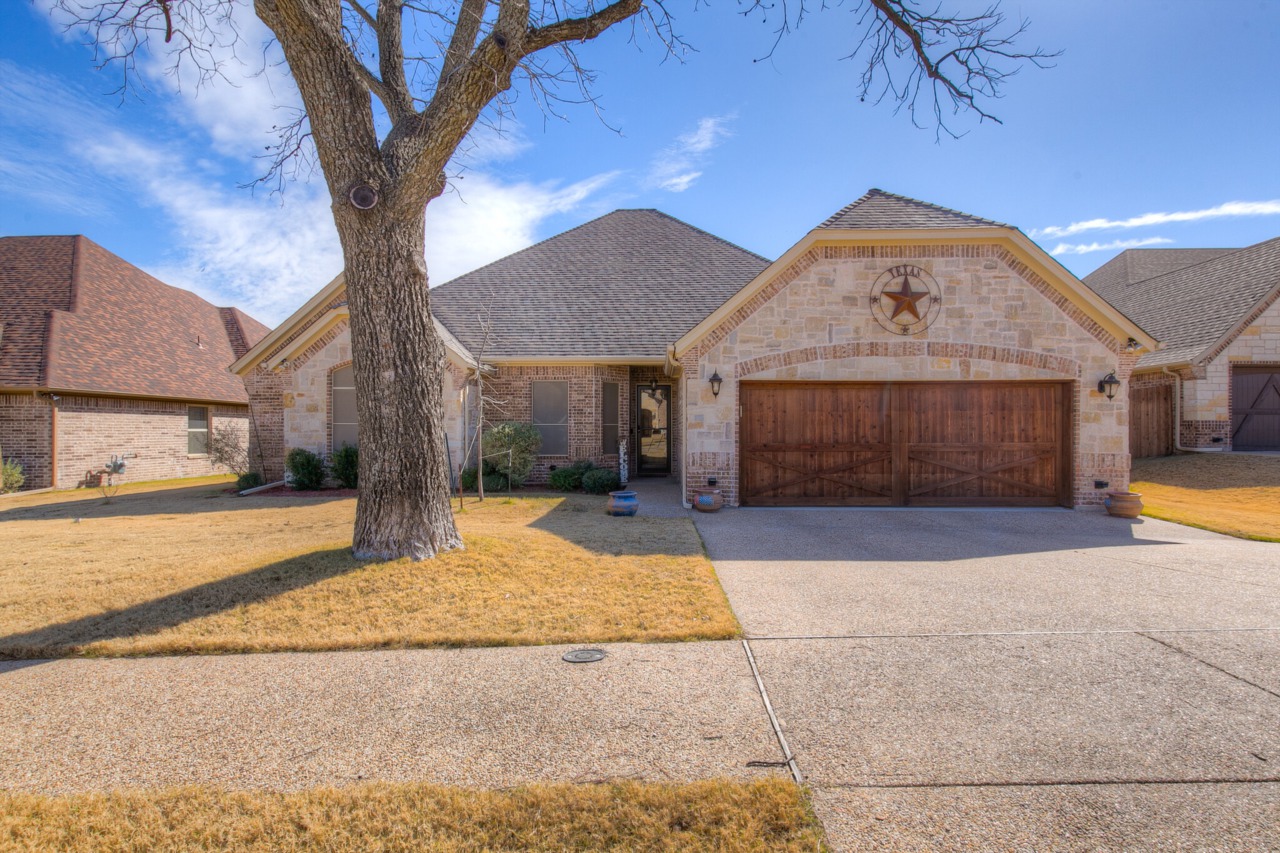 904 Joshua Court Granbury, TX 76048