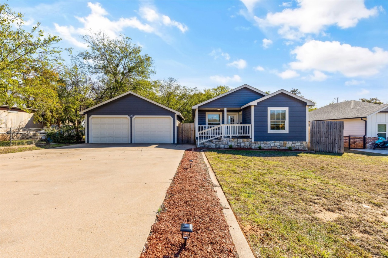 3147 Sagittarius Lane Granbury, TX 76049