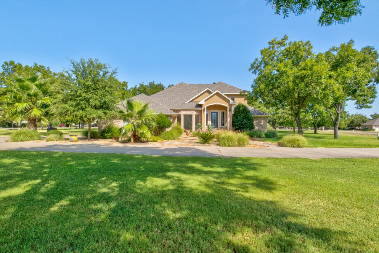 6406 Colonial Drive Granbury, TX 76049