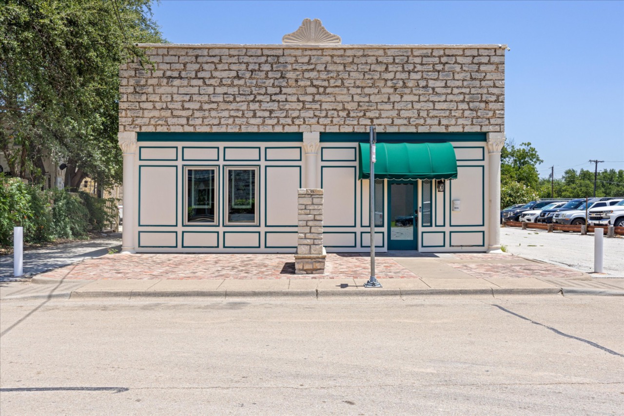 111 S Houston Street Granbury TX Elevate Realty Group - Granbury 21006895