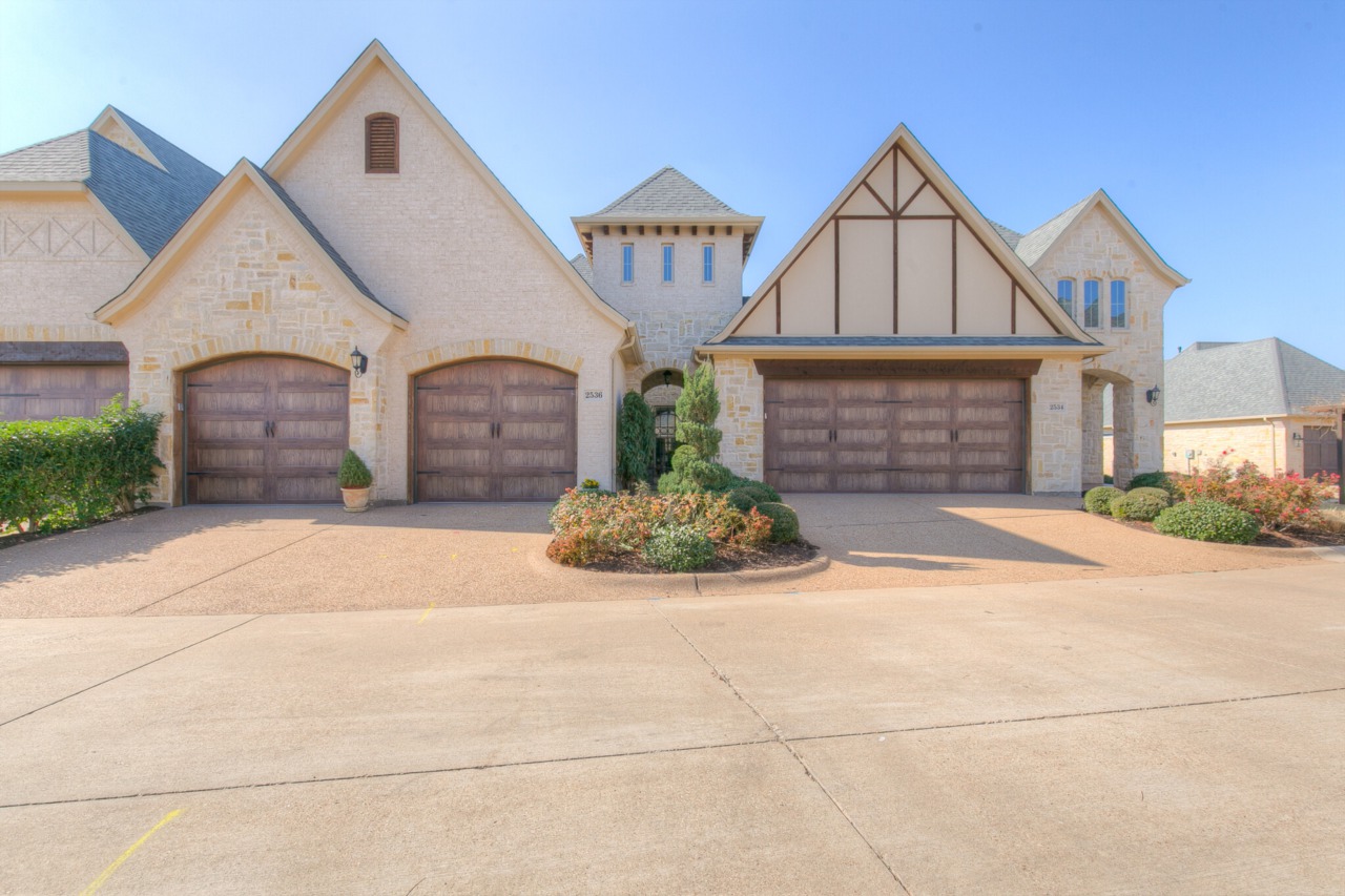 2536 Vineyard Drive Granbury, TX 76048