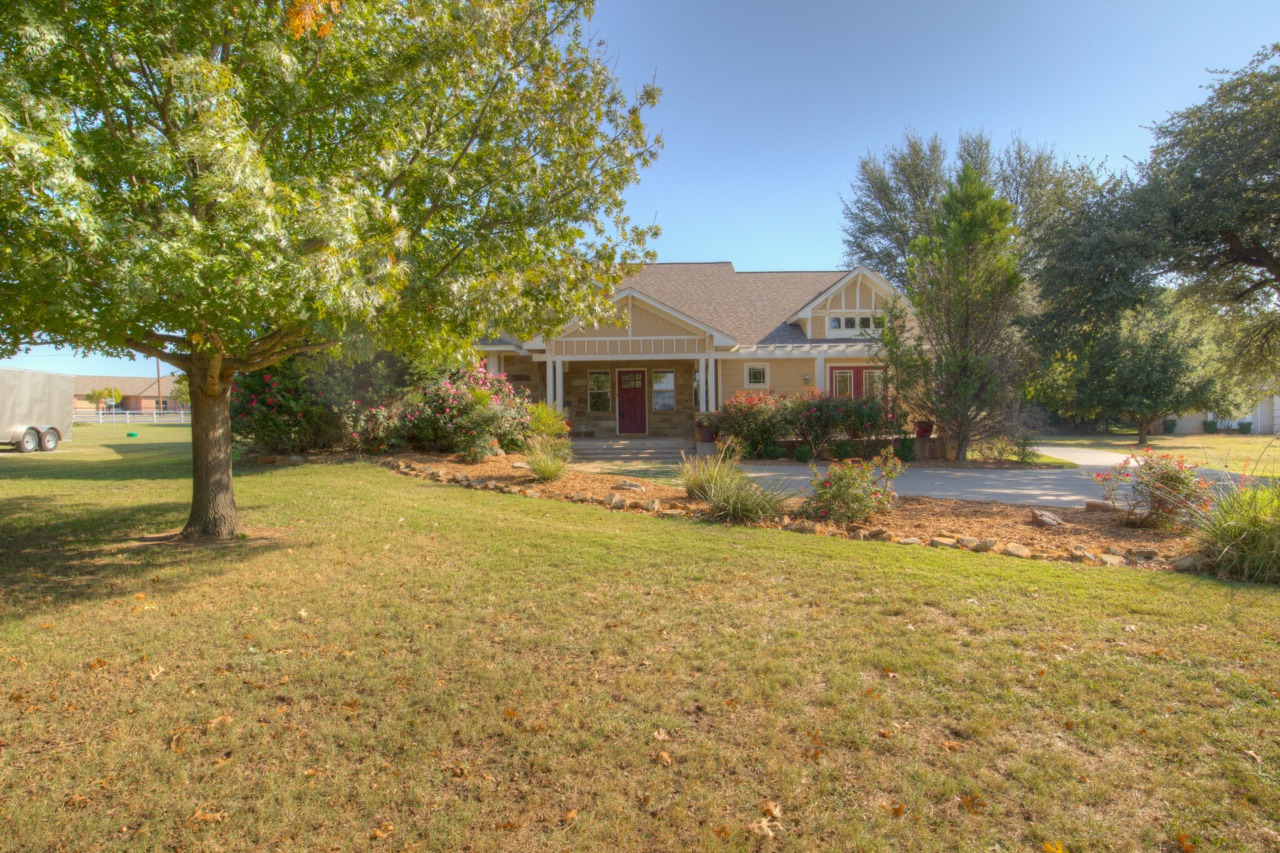 2200 Wood Duck Lane Granbury, TX 76049