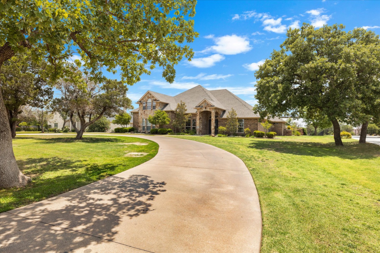 2007 Wigeon Street Granbury, TX 76049