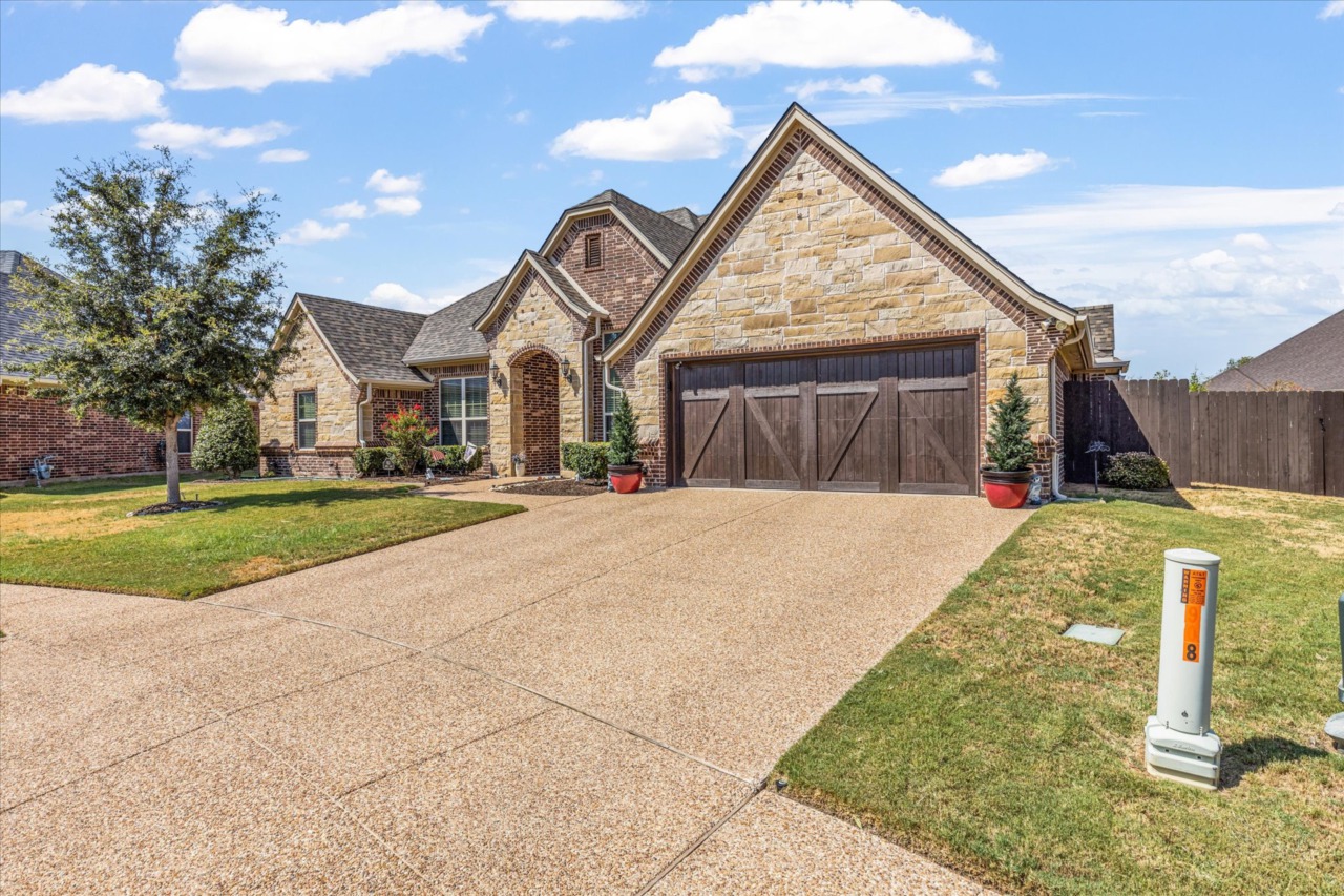 913 Joshua Court Granbury, TX 76048