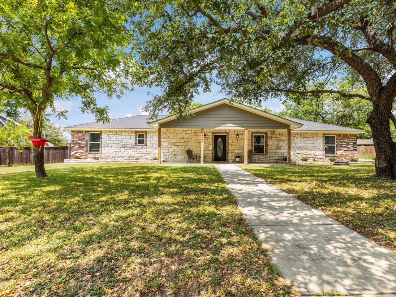3900 Sundown Drive Benbrook, TX 76116
