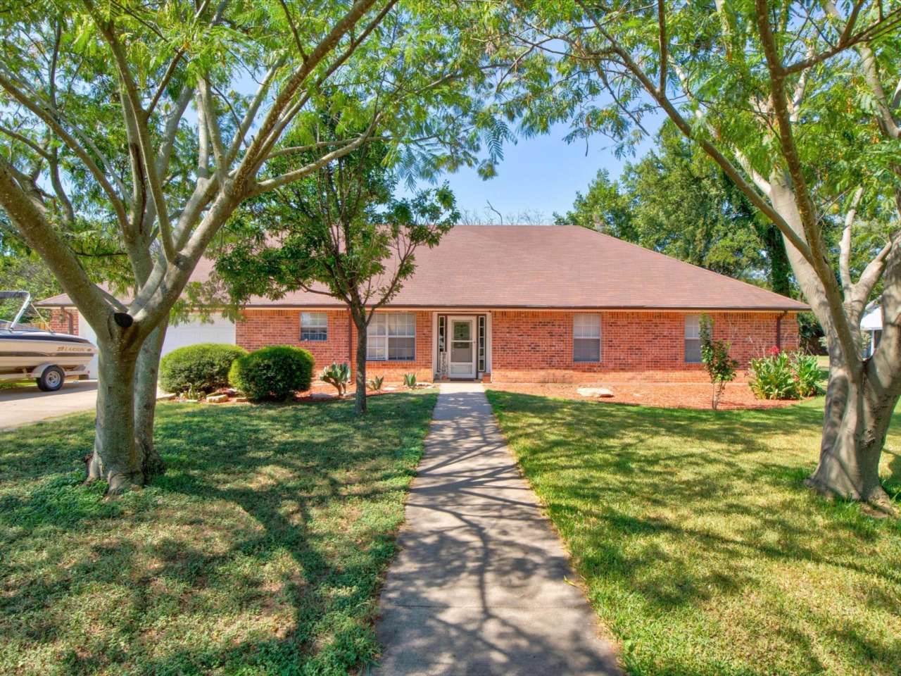 4004 Cherokee Court Granbury, TX 76048
