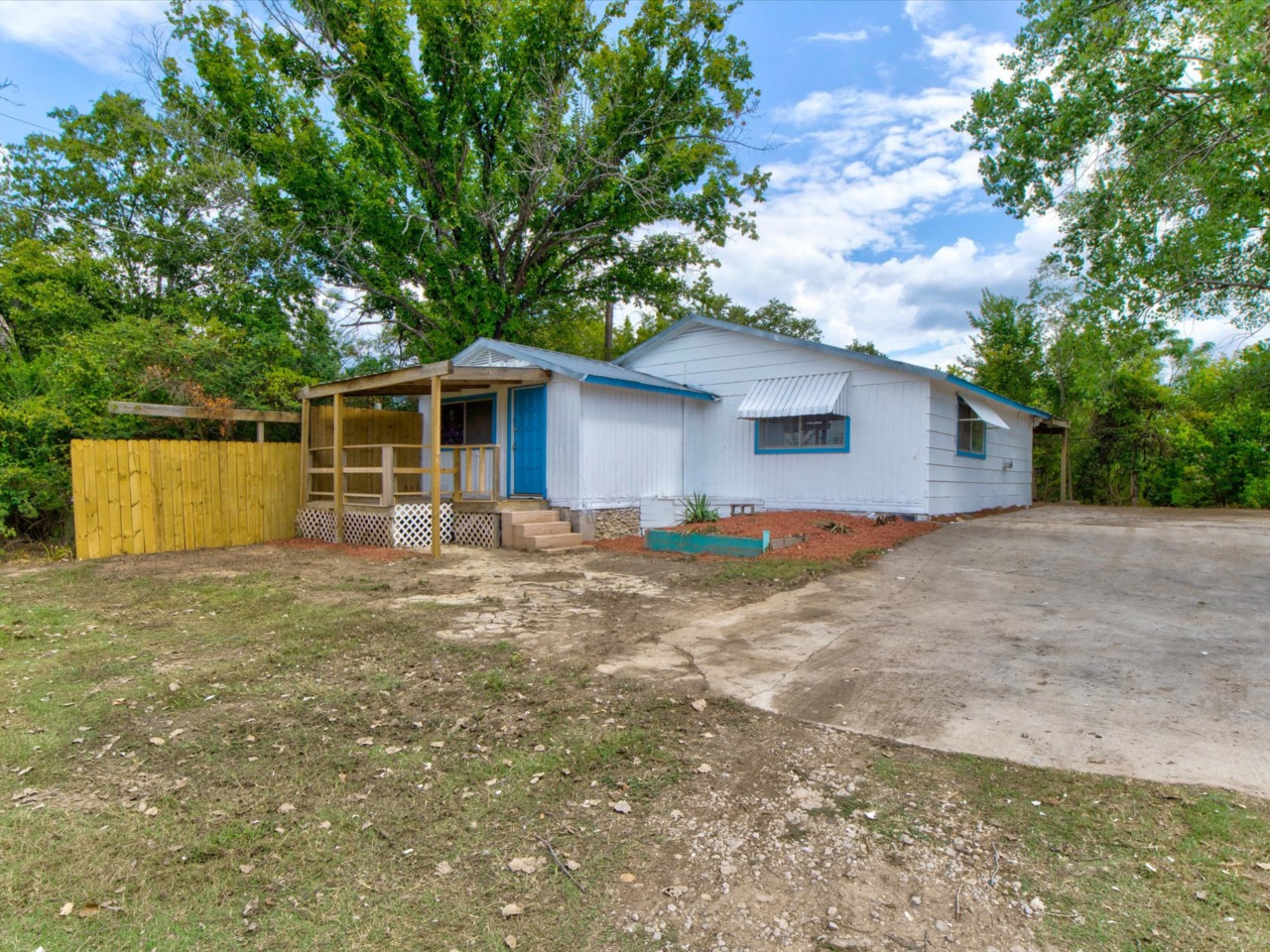 2537 Shoreline Court Weatherford, TX 76087